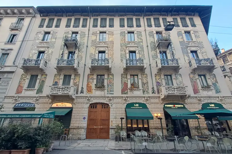 The building entrance on via Marcello Malpighi