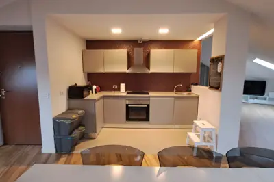 The fully equipped kitchen